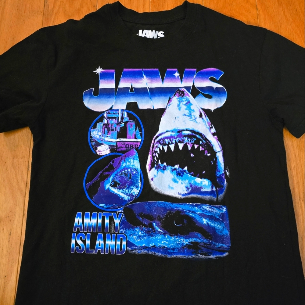 Jaws Graphic T-Shirt. Mens M